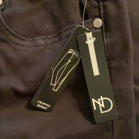 New Directions Cropped Skinny Pant - Picture 2 of 3